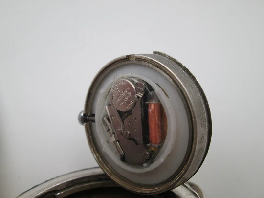 Reloj llavero rueda automóvil Shivas. Plata de ley 935. Cuarzo. Dial dorado. Suiza. 1980