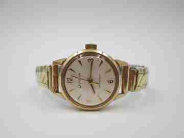 Reloj mujer Bulova. Acero y chapado oro. Brazalete extensible. Cuerda. 1960