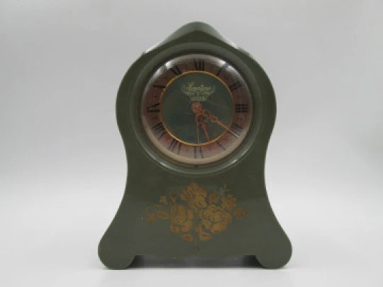 Reloj musical Sonatine. Baquelita verde y metal dorado. Cuerda manual. Suiza. 1940
