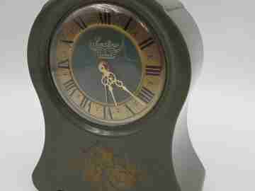 Reloj musical Sonatine. Baquelita verde y metal dorado. Cuerda manual. Suiza. 1940