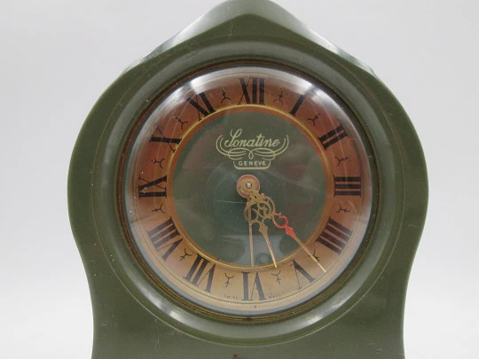 Reloj musical Sonatine. Baquelita verde y metal dorado. Cuerda manual. Suiza. 1940