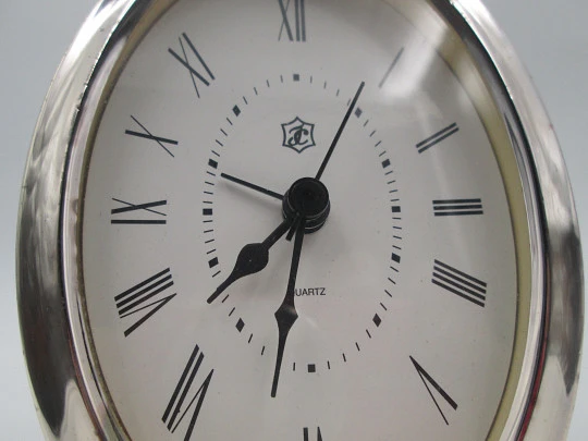 Reloj ovalado de escritorio / despacho Pedro Durán. Plata de ley. Mecanismo cuarzo. 1990