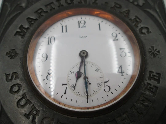 Reloj publicitario pisapapeles de sobremesa Lip. Hierro decorado. Cuerda manual. 1950 Reloj publicitario pisapapeles de sobremesa Lip. Hierro decorado. Cuerda manual. 1950