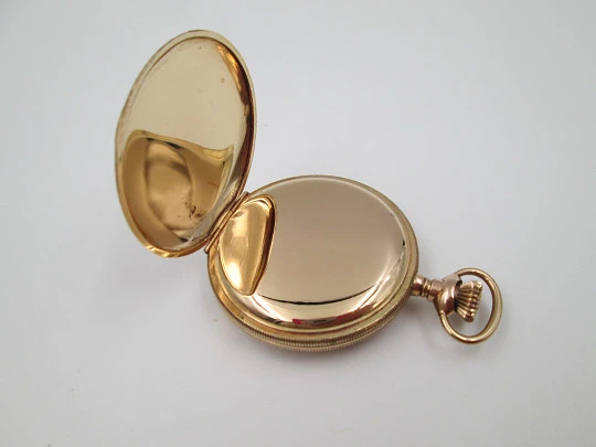Reloj saboneta Standard. Chapado en oro. Dial porcelana. Cuerda remontoir. 1910. EEUU