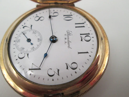 Reloj saboneta Standard. Chapado en oro. Dial porcelana. Cuerda remontoir. 1910. EEUU