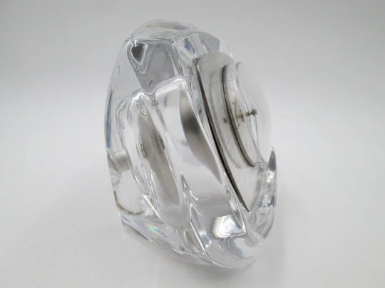 Reloj sobremesa Daum Electric / Kienzle. Cristal y metal plateado. 1960. Francia