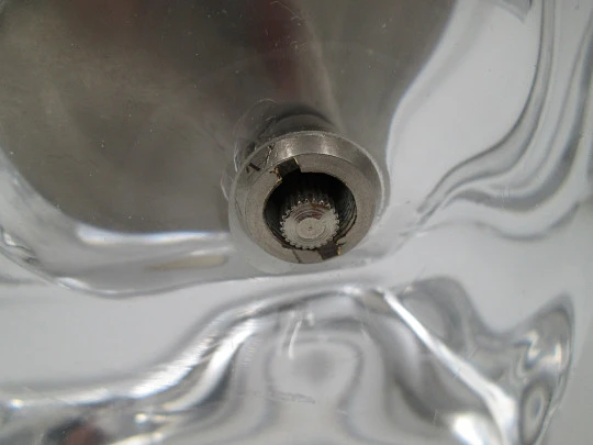 Reloj sobremesa Daum Electric / Kienzle. Cristal y metal plateado. 1960. Francia