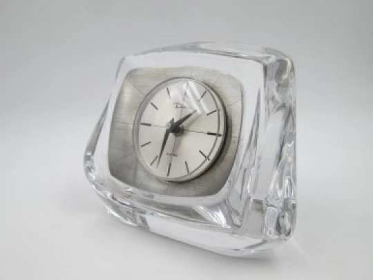 Reloj sobremesa Daum Electric. Cristal y metal plateado. 1960. Francia