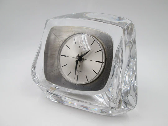 Reloj sobremesa Daum Electric. Cristal y metal plateado. 1960. Francia