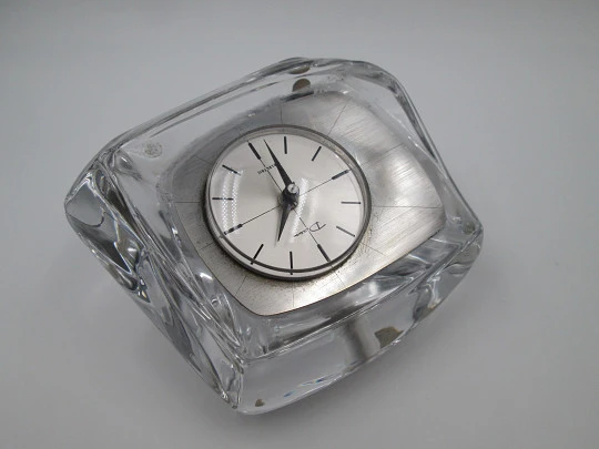 Reloj sobremesa Daum Electric. Cristal y metal plateado. 1960. Francia