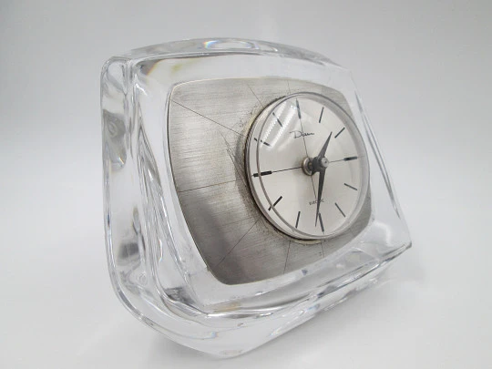 Reloj sobremesa Daum Electric. Cristal y metal plateado. 1960. Francia