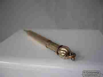 Retractable propelling pencil. Gold plated. Sampson Mordan. 1900. Ring
