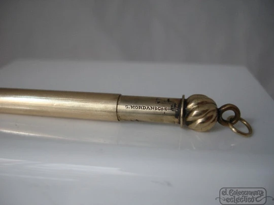 Retractable propelling pencil. Gold plated. Sampson Mordan. 1900. Ring