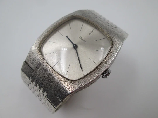 Rhone. Plata de ley 800 milésimas. Cuerda manual. Brazalete. Dial gris. Suiza. 1970