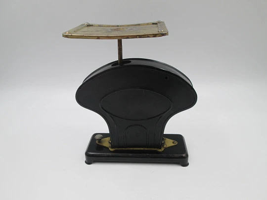 Rictus art deco letter scale / table scale. Brass and black lacquer metal. Jakob Maul. 1920's