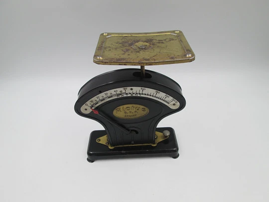 Rictus art deco letter scale / table scale. Brass and black lacquer metal. Jakob Maul. 1920's