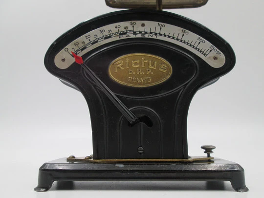 Rictus art deco letter scale / table scale. Brass and black lacquer metal. Jakob Maul. 1920's