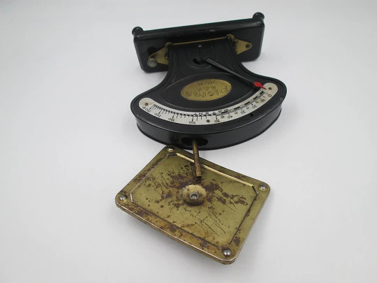 Rictus art deco letter scale / table scale. Brass and black lacquer metal. Jakob Maul. 1920's