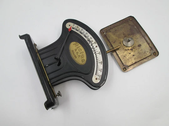 Rictus art deco letter scale / table scale. Brass and black lacquer metal. Jakob Maul. 1920's