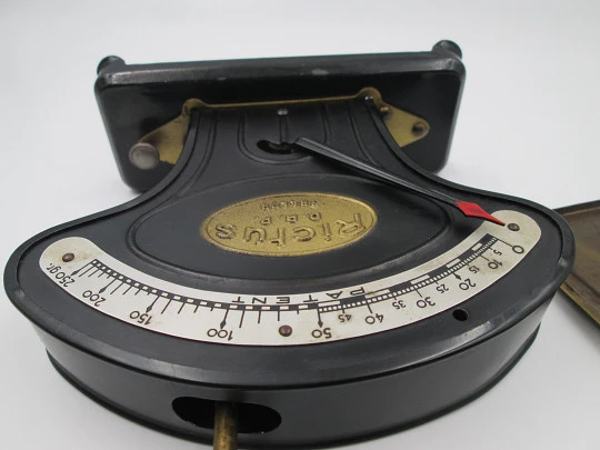 Rictus art deco letter scale / table scale. Brass and black lacquer metal. Jakob Maul. 1920's