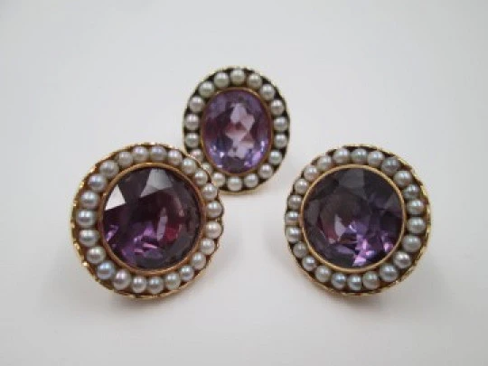 Ring and earrings set. 18 karat gold, fine amethysts and cultured pearls
