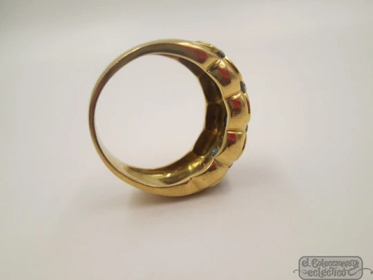 Ring. 18 karat yellow gold. Diamonds and sapphires. 1990's