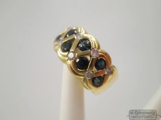 Ring. 18 karat yellow gold. Diamonds and sapphires. 1990's