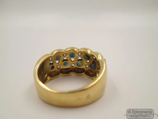 Ring. 18 karat yellow gold. Diamonds and sapphires. 1990's