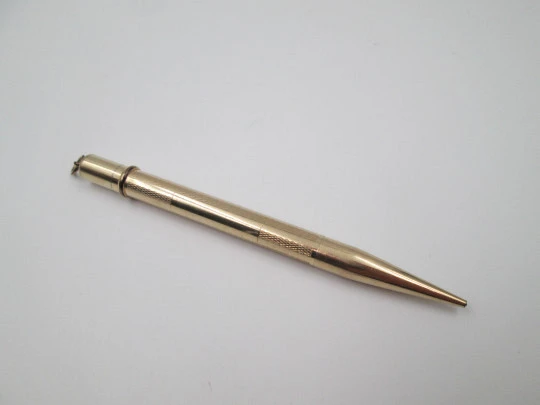 Rolled gold propelling pencil. Twist mechanism. Guilloche motif. United Kingdom