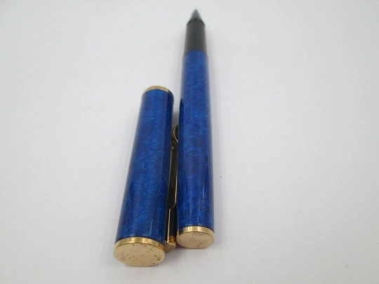 Roller Waterman Apostrophe. Laca azul mármol y detalles chapados en oro. Caja. 1990
