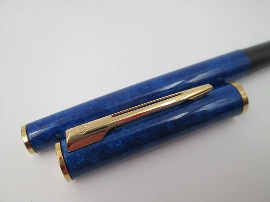 Roller Waterman Apostrophe. Laca azul mármol y detalles chapados en oro. Caja. 1990