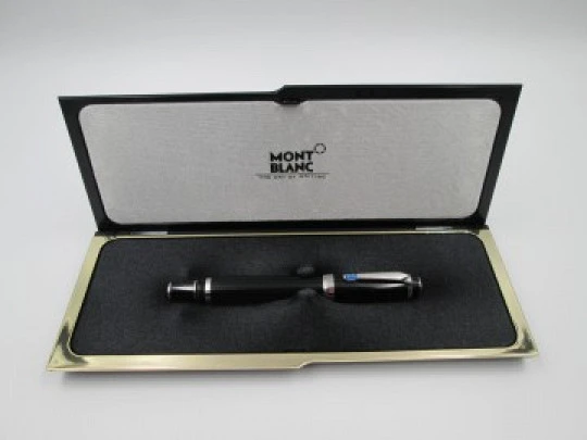 Rollerball Montblanc Bohème. Resina negra y detalles plateados. Estuche