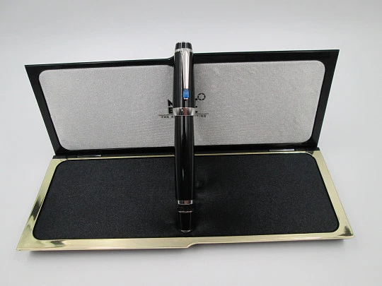 Rollerball Montblanc Bohème. Resina negra y detalles plateados. Estuche