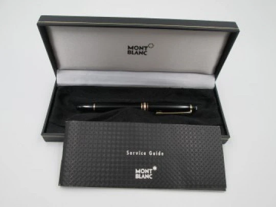 Rollerball Montblanc Meisterstück 144. Resina negra y chapados oro. Estuche