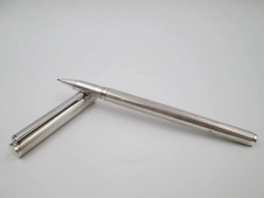 Rollerball pen. 925 sterling silver. Rhomboidal guilloche & vertical stripes. 1980's. Europe