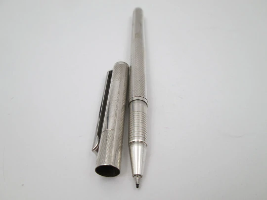 Rollerball pen. 925 sterling silver. Rhomboidal guilloche & vertical stripes. 1980's. Europe