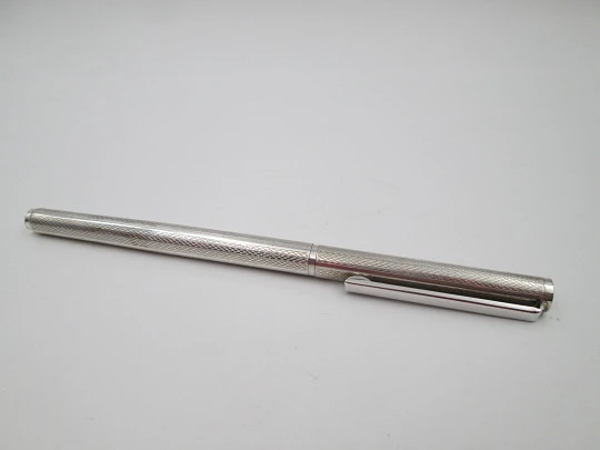 Rollerball pen. 925 sterling silver. Rhomboidal guilloche & vertical stripes. 1980's. Europe