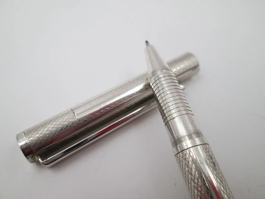 Rollerball pen. 925 sterling silver. Rhomboidal guilloche & vertical stripes. 1980's. Europe