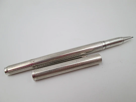 Rollerball pen. 925 sterling silver. Rhomboidal guilloche & vertical stripes. 1980's. Europe