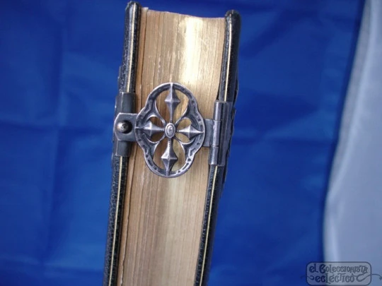 Roman missal. Leather covers. Metal clasps. France. 1867