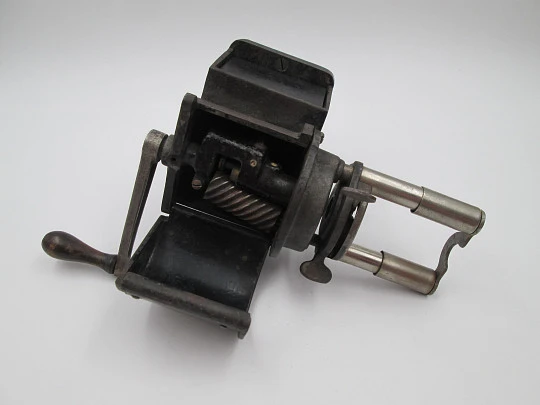 Roneo office mechanical pencil sharpener. Cast iron and steel