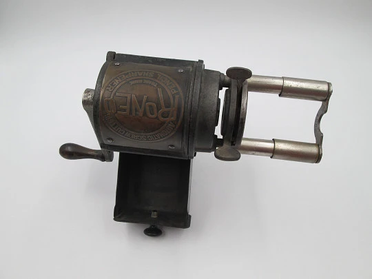 Roneo office mechanical pencil sharpener. Cast iron and steel