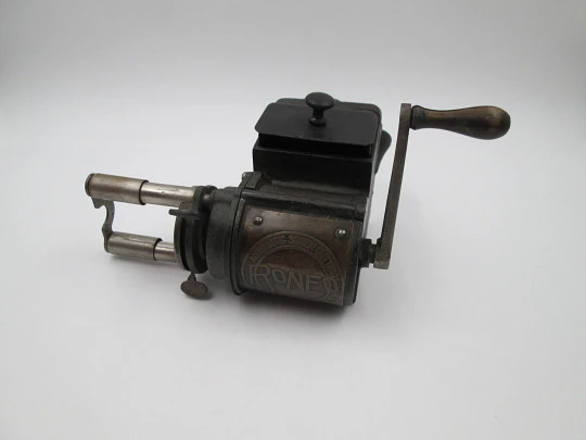 Roneo office mechanical pencil sharpener. Cast iron and steel