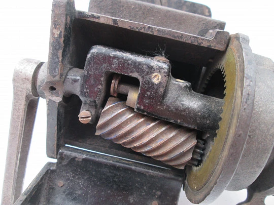 Roneo office mechanical pencil sharpener. Cast iron and steel