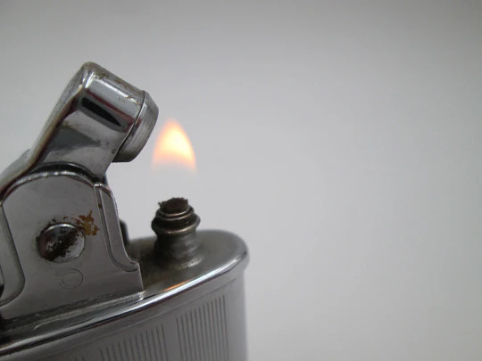 Ronson Standard petrol lighter. 1940's. Silver plated. England. Lines pattern