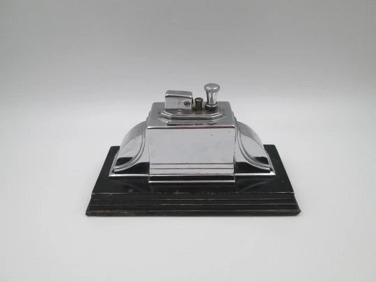 Ronson Touch-Tip art deco petrol table lighter. Chromed metal & black stand. 1930's. USA