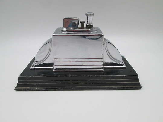 Ronson Touch-Tip art deco petrol table lighter. Chromed metal & black stand. 1930's. USA