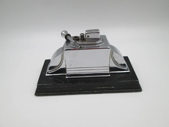 Ronson Touch-Tip art deco petrol table lighter. Chromed metal & black stand. 1930's. USA