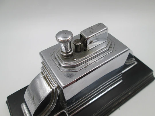 Ronson Touch-Tip art deco petrol table lighter. Chromed metal & black stand. 1930's. USA