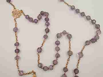 Rosary. 18 karat yellow gold and faceted amethyst-colored glass. 1950's. Spain